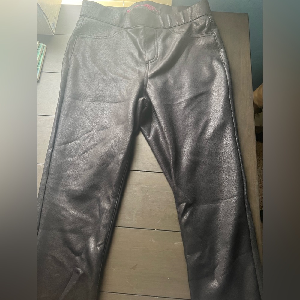 BLACK LEATHER PANTS (SMALL)
